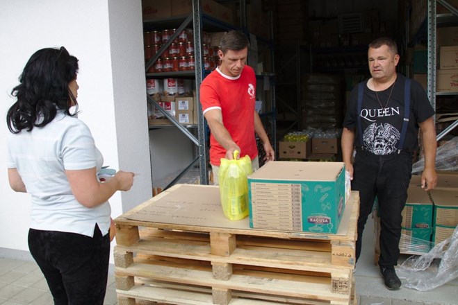 Stotinjak mnogobrojnih obitelji s područja Varaždinske biskupije dobilo pakete biskupijskog Caritasa u vrijednosti oko 2000 kuna